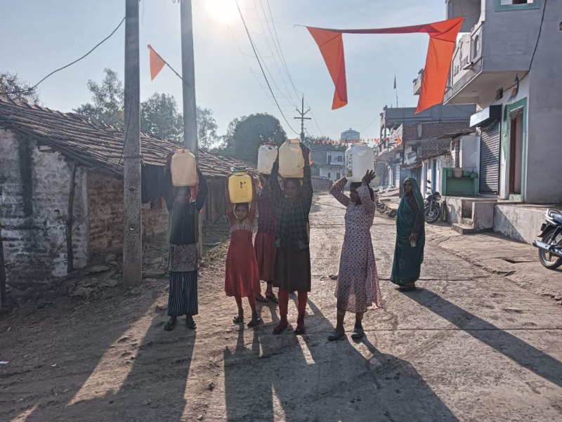 नल-जल योजनाओं का कहीं काम अधूरा तो कहीं बरती जा रही लापरवाही