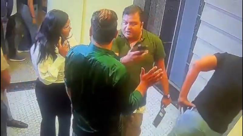 चापड़ दिखा धमकाने का वायरल वीडियो