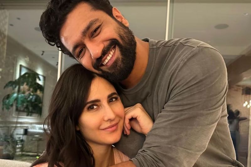 katrina_kaif_vicky_kaushal_become_parents_hint_photo_actress_hide_her_tummy_from_dupatta.jpg