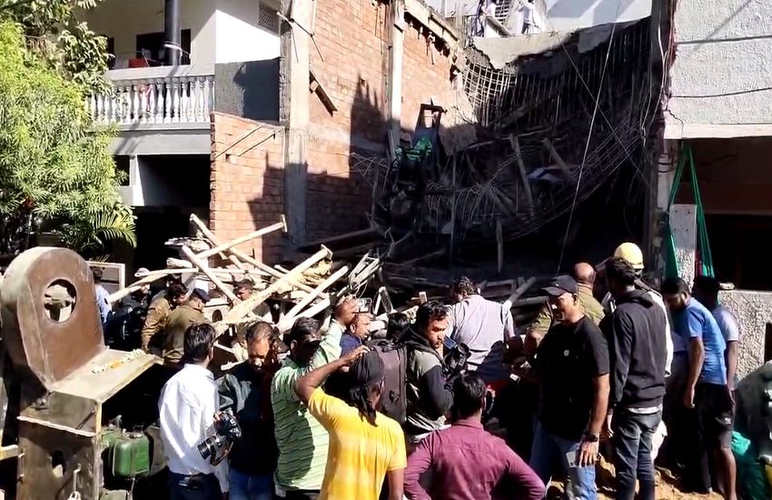 VIDEO : निर्माणाधीन बिल्डिंग की छत गिरी, दो मजदूर घायल