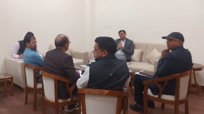 बेहतर समन्वय और संवेदनशीलता के साथ जन समस्याओं का समाधान करें: कलक्टर