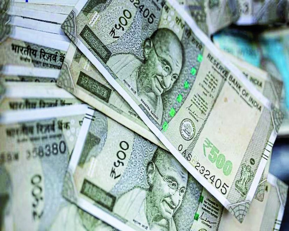 शादी के तोहफे-रकम को सेविंग पॉलिसी में इन्वेस्ट करें बेटियां