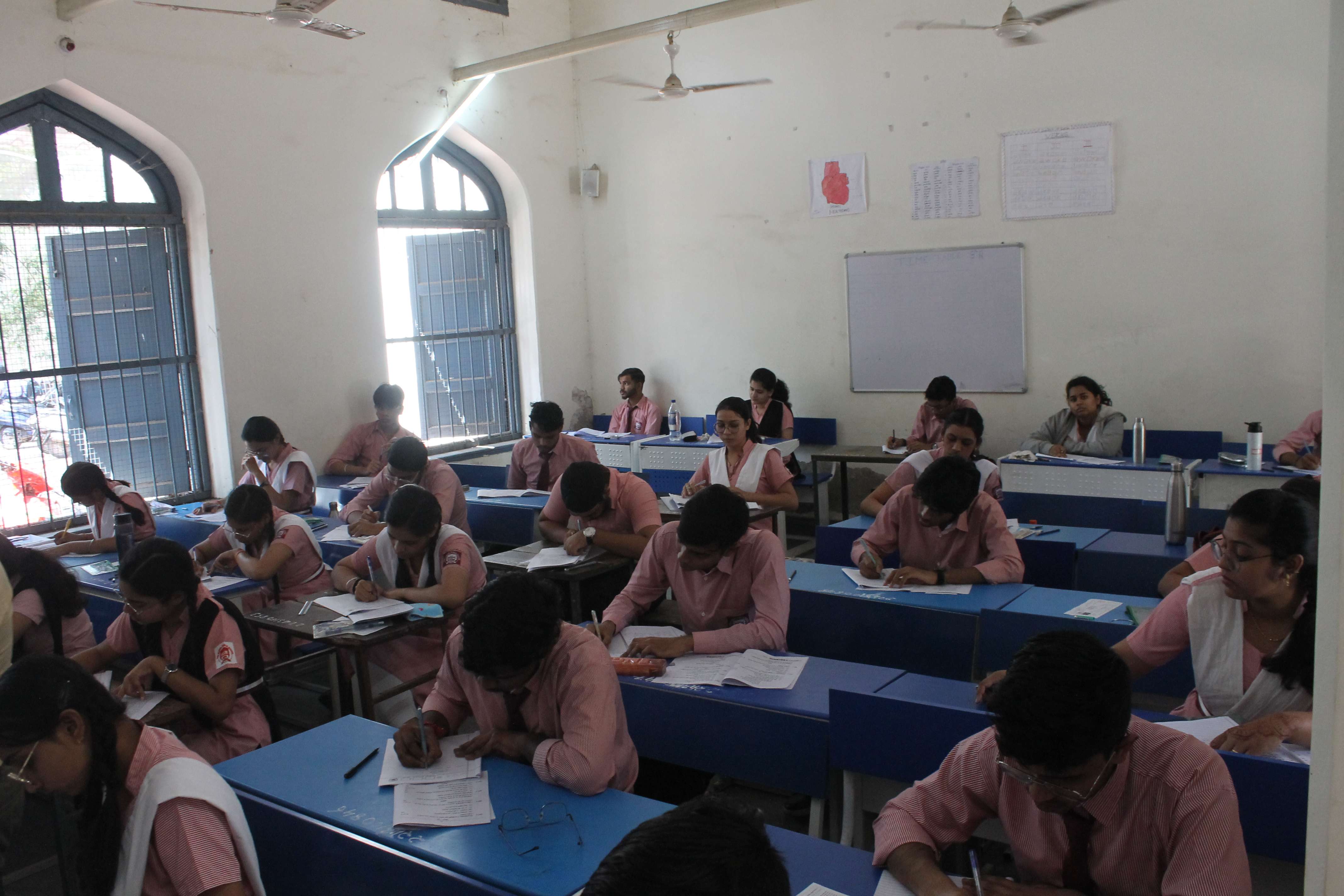 जिले की 129 परीक्षा केंद्रों में हुई परीक्षा