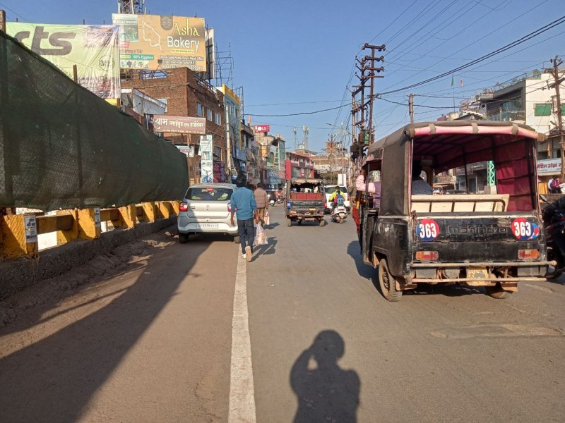 पांच साल में 10 बार हुई सड़क सुरक्षा समिति की बैठक के बाद भी तय नहीं हो पाई पार्किंग के लिए जगह