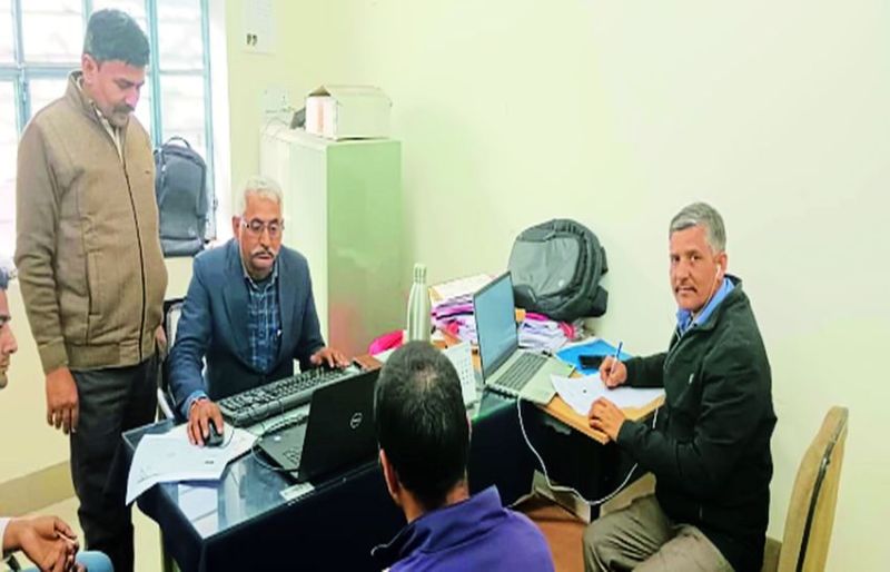 10 हजार रुपए की रिश्वत लेते कृषि अधिकारी गिरफ्तार