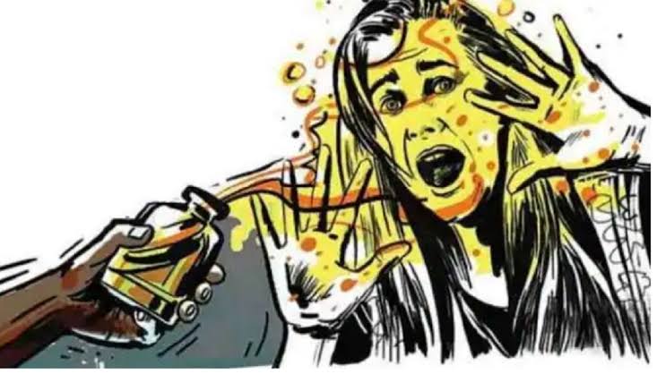 कर्नाटक राज्य महिला आयोग अध्यक्ष अस्पताल में पीड़िताओं से मिलीं