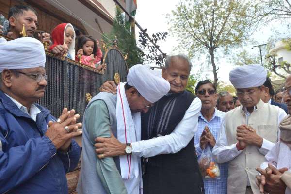 ashok_gehlot_sister.jpg