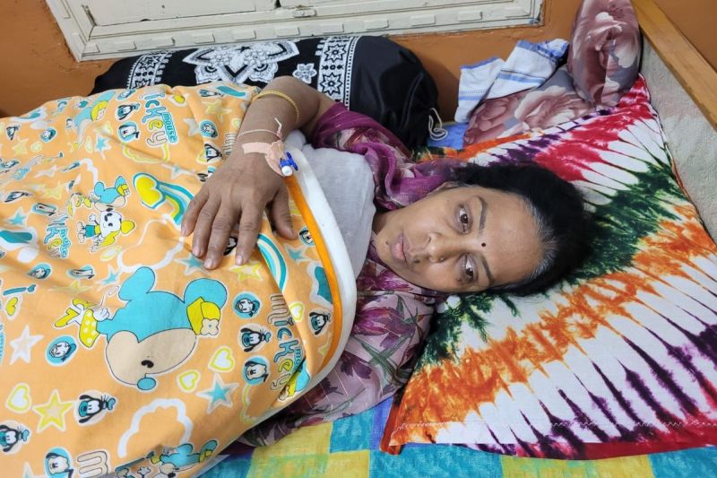 कुरियर बनकर आए, चाकू से डरा धमकाकर लूट ले गए लाखों के आभूषण