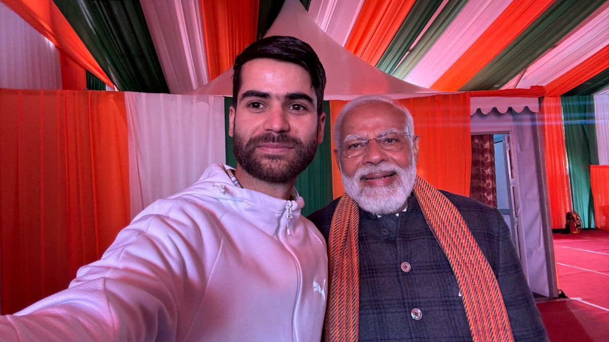  young man demand selfie to PM Modi in Kashmir PM fulfilled immediately