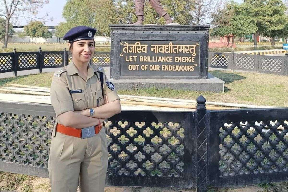 who_is_ips_anukriti_sharma_02.jpg