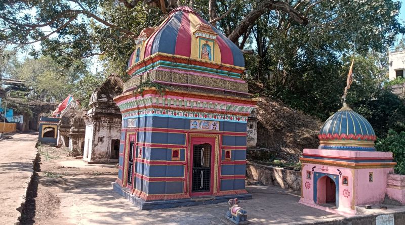 This unique ghat of Tapti, every temple here has Shivalaya, Pind was also made by the hands of Lord Ram.