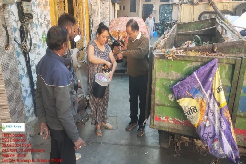 नगर निगम का अभियान शुरू : शहरवासियों को सिखाया कैसे निस्तारित करें गीला और सूखा कचरा