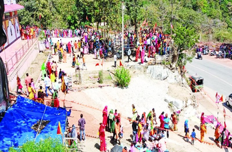 Huge crowd of devotees gathered in Lorodham