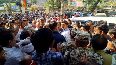 हत्या से आक्रोशित व्यापारी पहुंचे कोतवाली