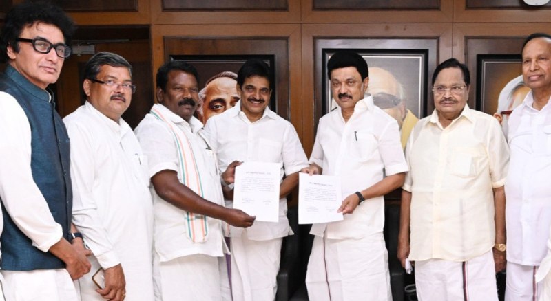 कांग्रेस 10 पर खुश, द्रमुक के खाते 21 सीटें