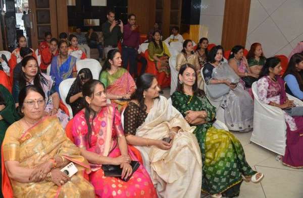 नारी तू नारायणी...सपना देखें, टूटने न दें, हौसले से भरें उड़ान