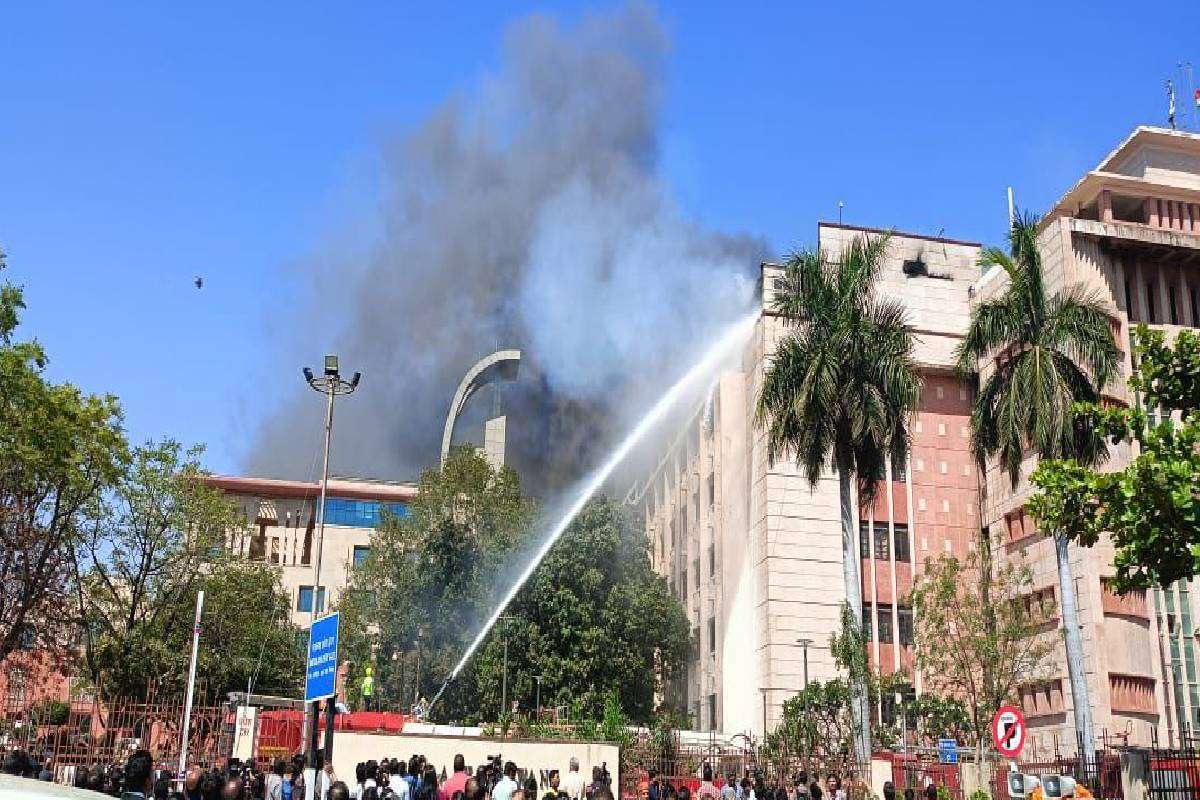 fire_broke_out_in_vallabh_bhavan_in_mp_watch_video_and_photos.jpg