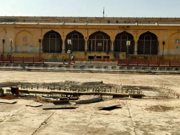 'Musical fountaians' of Jai Niwas garden