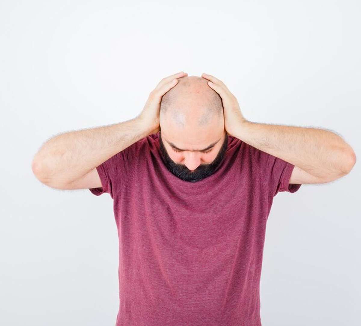 पुरुषों में बाल झड़ने और गंजेपन की समस्या को जड़ से खत्म करें इन 5 घरेलू नुस्खों
से