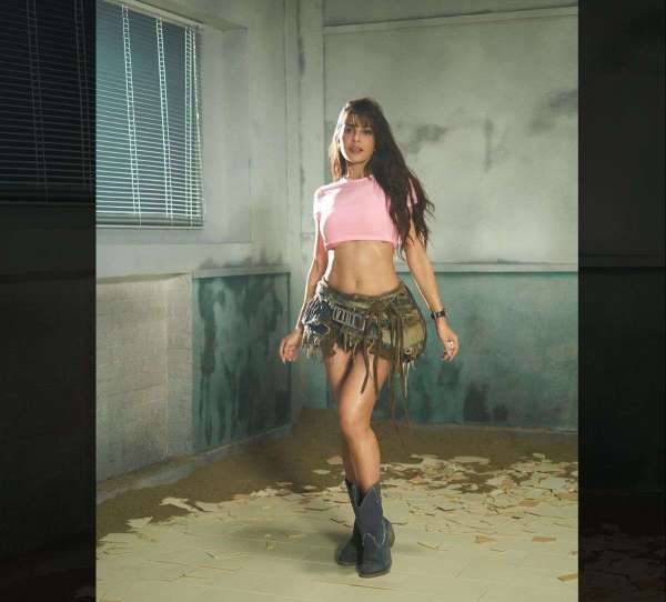 Jacqueline Fernandes jaw dropping hotness photos go viral on Instagram