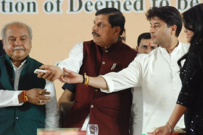 तकनीकी संस्थानों को आईआईटी की तरह उन्नत बनाएगी सरकार