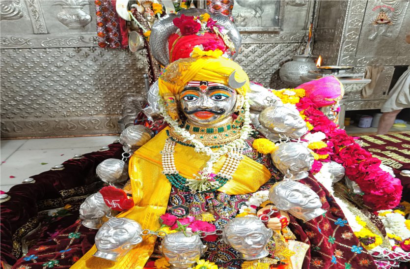 भगवान श्री महाकालेश्वर ने पंच मुखारविंद में दर्शन दिये