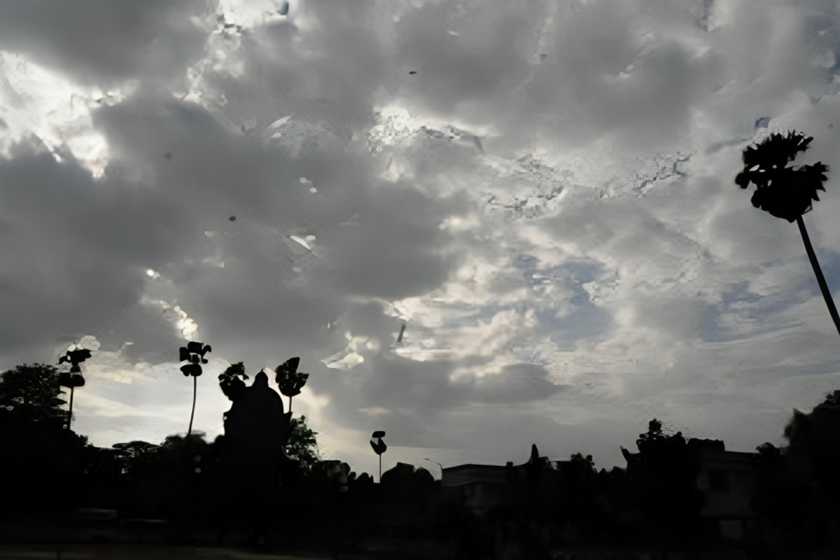 The sky will remain cloudy in Jhansi for the next few days 