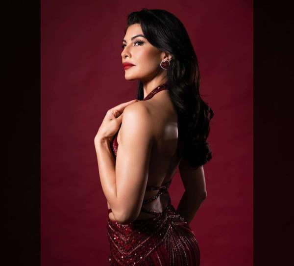 Jacqueline Fernandez vs Sonam Bajwa looks bold and hot in backless dress
