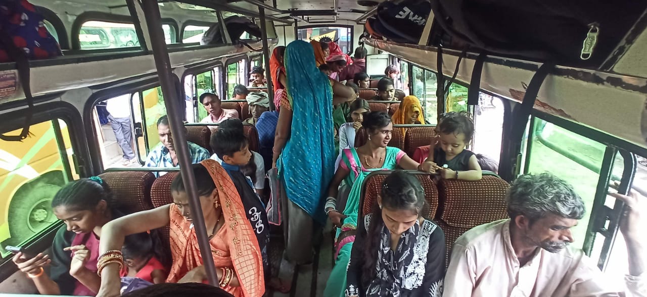 यात्रियों से वसूला जा रहा मनमाना किराया, जिले भर में चल रही यात्री बसों में नहीं लगी किराया सूची