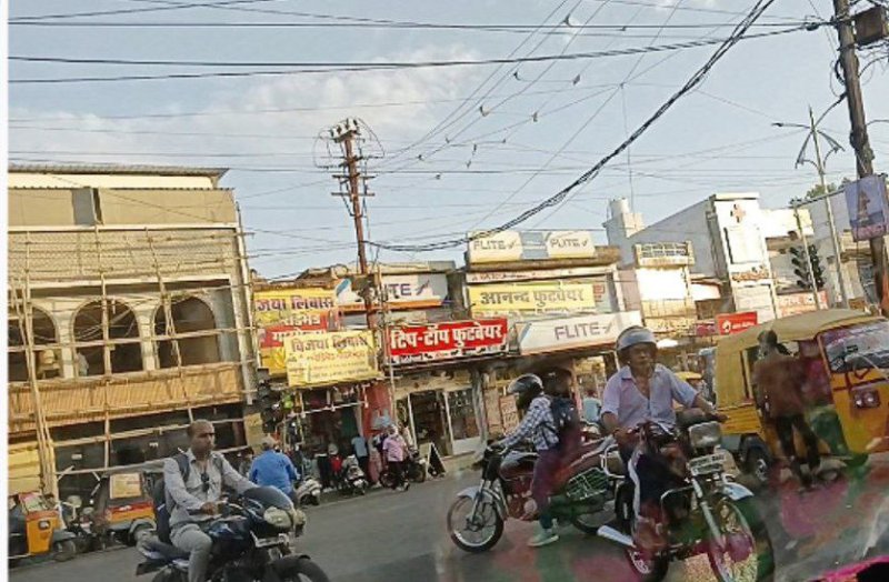 Jam due to encroachment in Darshan Tiraha