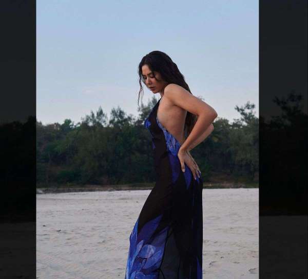 Jacqueline Fernandez vs Sonam Bajwa looks bold and hot in backless dress