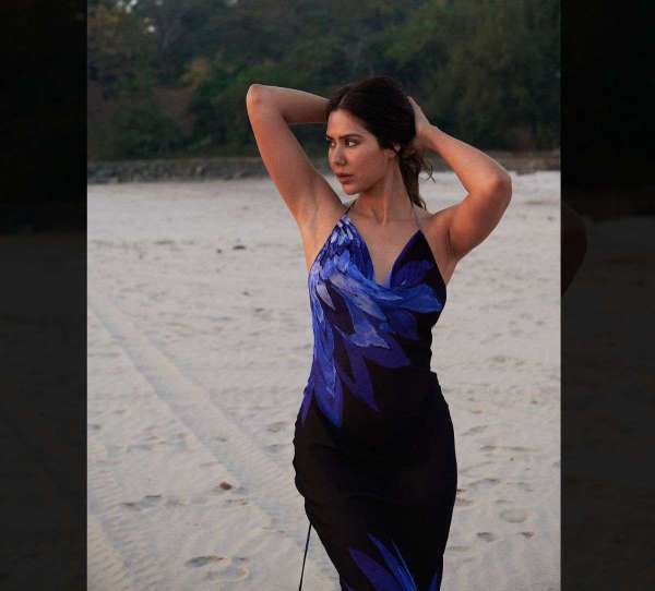 Jacqueline Fernandez vs Sonam Bajwa looks bold and hot in backless dress