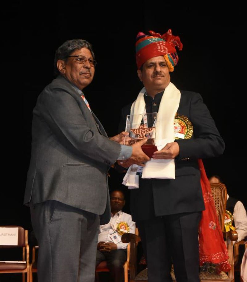 डाॅ राजपुरोहित साहित्य अकादमी के सर्वोच्च पुरस्कार से पुरस्कृत