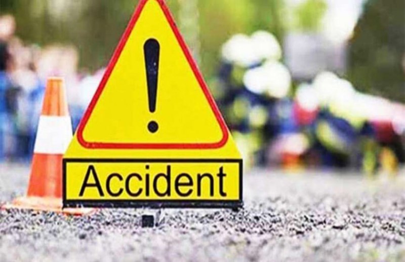 चार पहिया ने दुपहिया को चपेट में लिया, हादसों में तीन की मौत