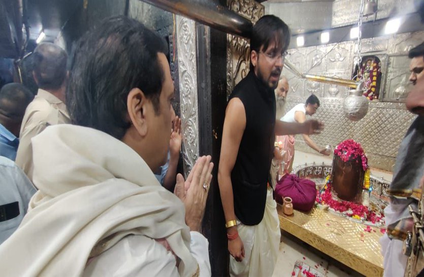 महाकाल मंदिर आए हीरो नं. -1 गोविंदा, नंदी के कान में कही मन की बात