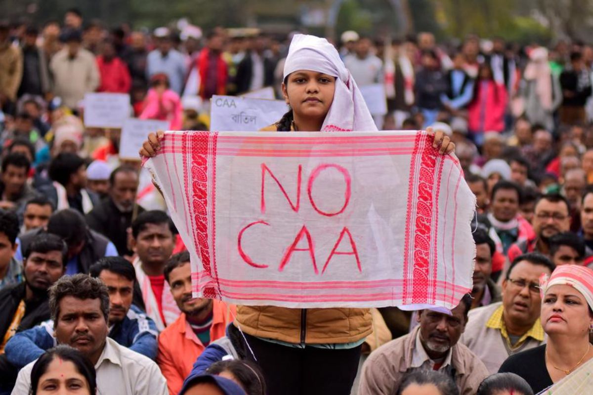 CAA-NRC का विरोध करने वालों को खोज रही कानपुर पुलिस, लौटा रही जुर्माने की रकम!
जानें क्या है हकीकत?