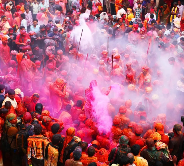 pushkar_ki_kapda_faad_holi.jpg