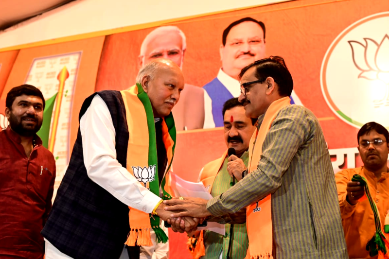 100 congress leaders join bjp