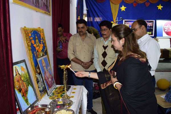 पढ़ाई गांव-कस्बा नहीं, मेहनत मांगती है...कलक्टर