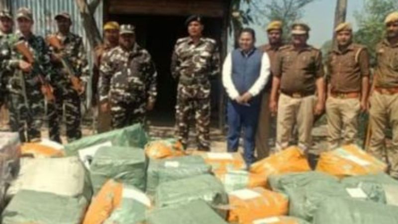 mahrajganj police.jpg