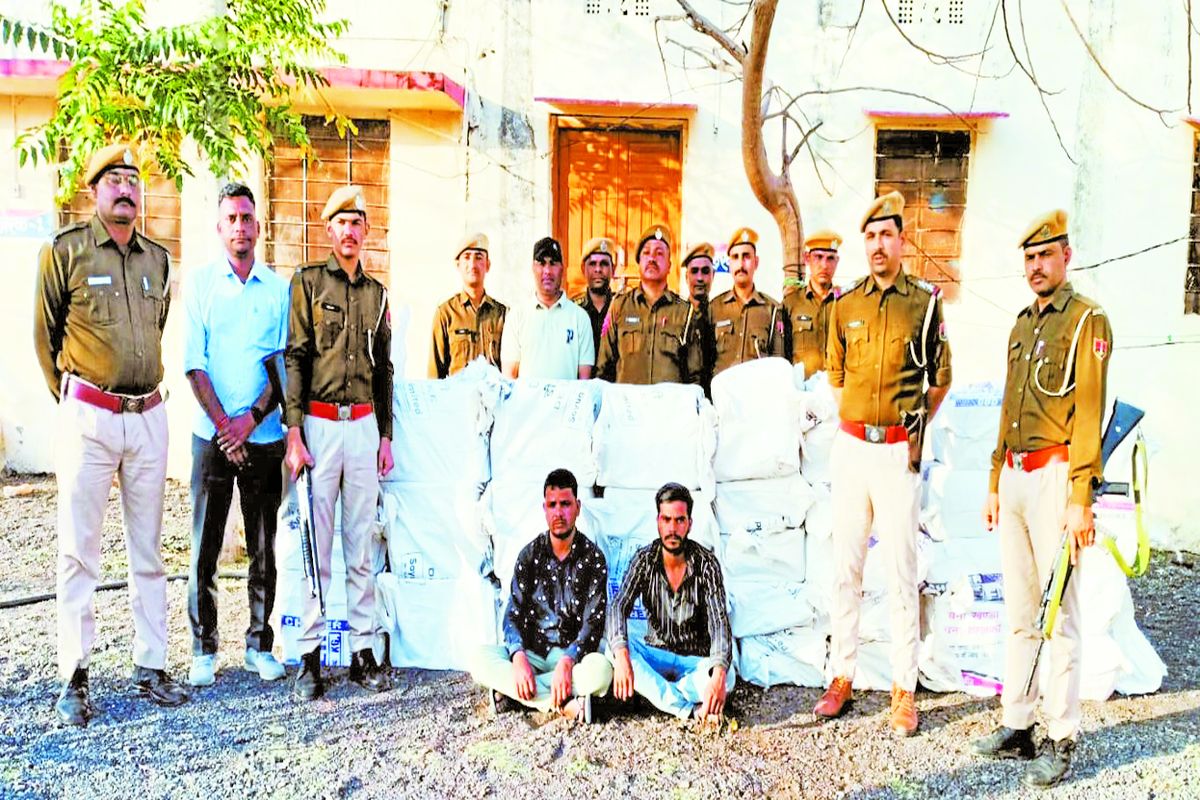 कूलर की आड़ में भरकर ले जा रहे थे यह अवैध चीज...पढ़े पूरी खबर