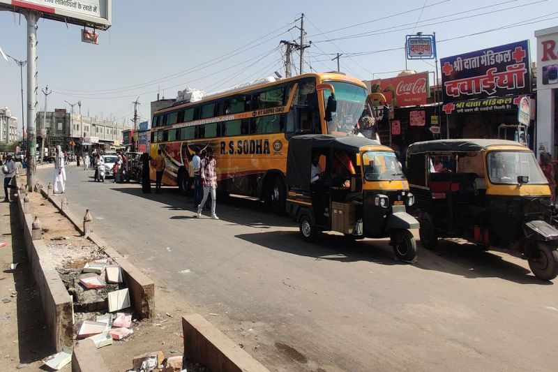 एक स्थायी बस स्टैंड के इंतजार में पथरा गई आंखें, चार अलग-अलग जगहों से हो रहा बसों का संचालन
