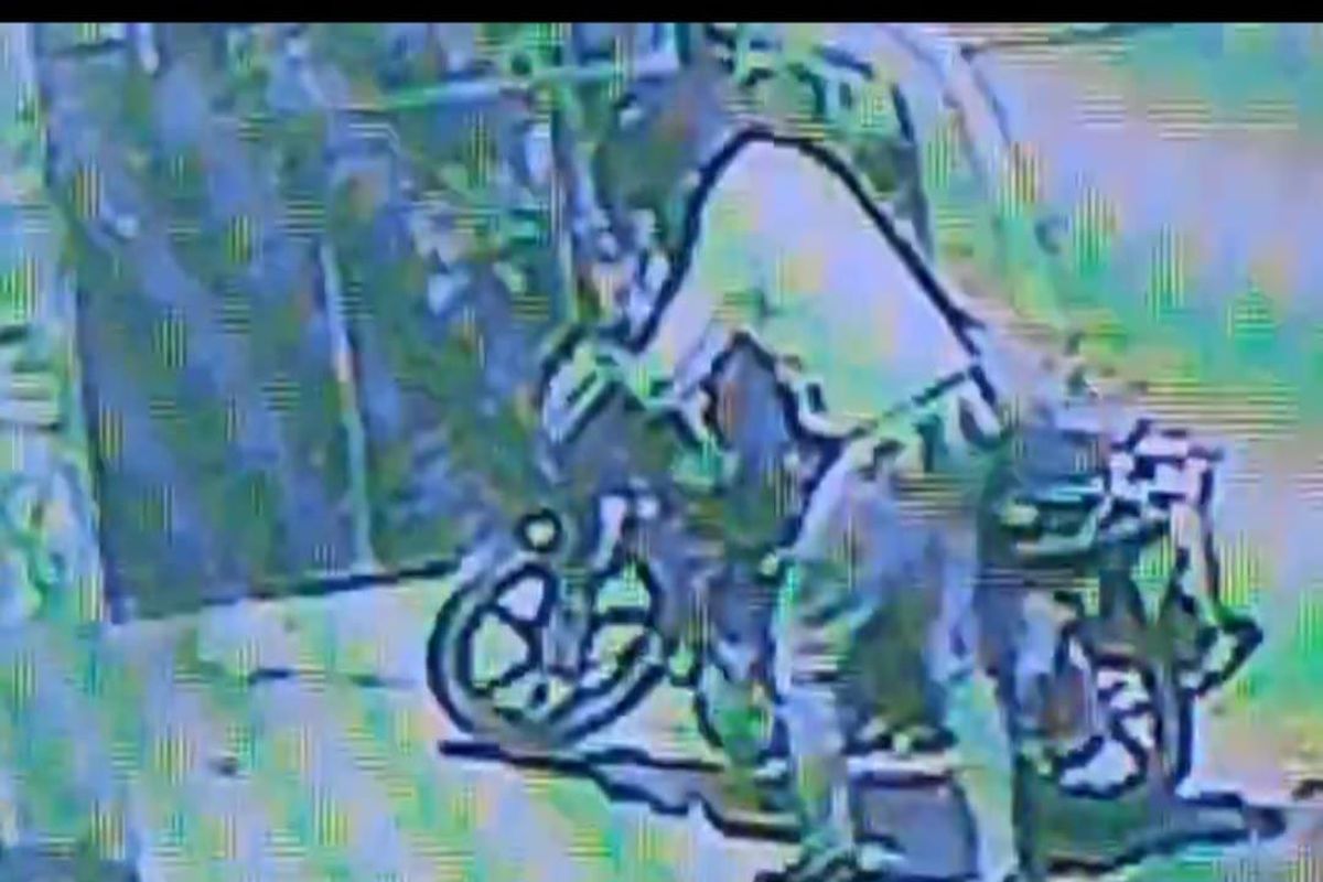 देखिए कैसे होती है बाइक चोरी, देखें वीडियो