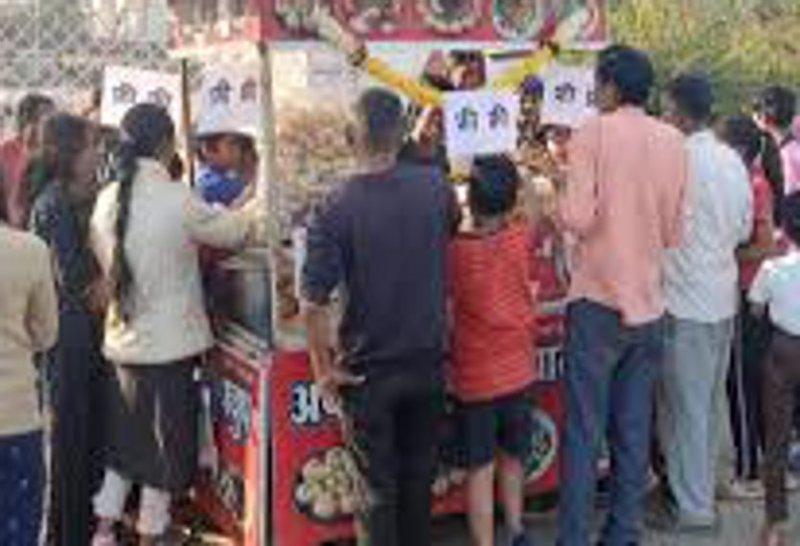 मेले में 4 बच्चों ने खाई चाट-फुल्की और आईसक्रीम, घर लौटते ही बिगड़ी तबियत, 1 की मौत