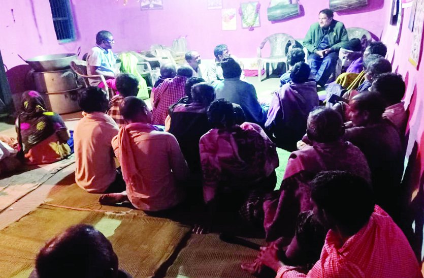 Forest department team is holding meetings of villagers in every village.