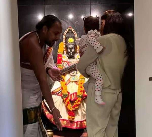 Priyanka Chopra reached India with daughter Malti and visited Siddhivinayak temple