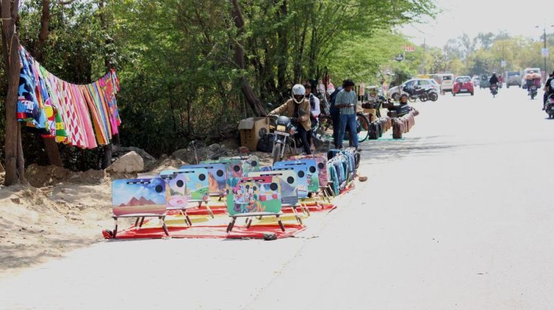 पाथ-वे की आड़ लेकर नो-कंस्ट्रक्शन जोन में बढ़ रहे कच्चे निर्माण