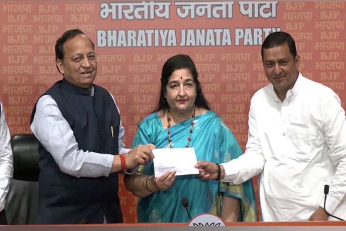 Famous singer Anuradha Paudwal joins BJP before Lok Sabha elections 2024.