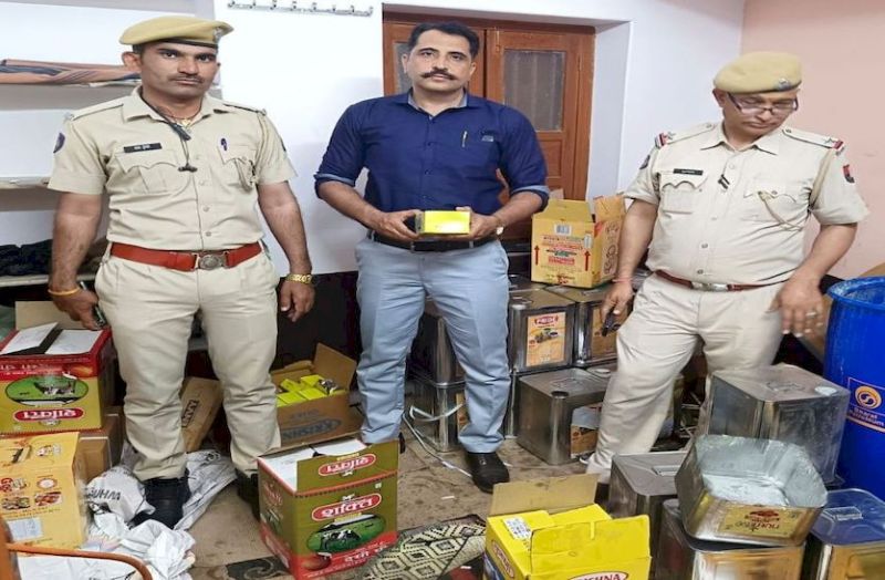 किराणा दुकान व मकान में घी बनाने का कारखाना पकड़ा