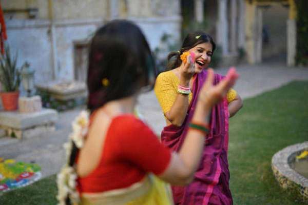 play_holi_with_gulal.jpg